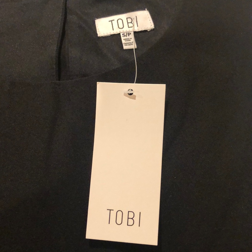 TOBI SWEETLY SCALLOPED BLACK SHIFT DRESS - Picture 4 of 5